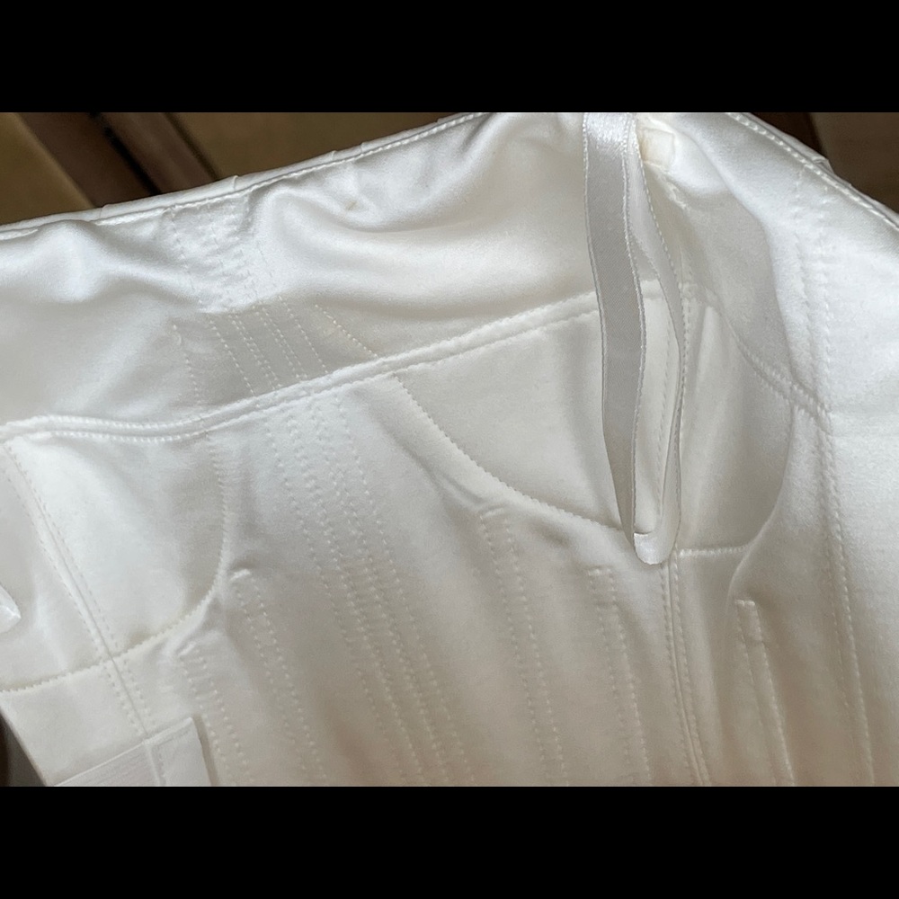 Ivory Wedding Dress. - Picture 10 of 16
